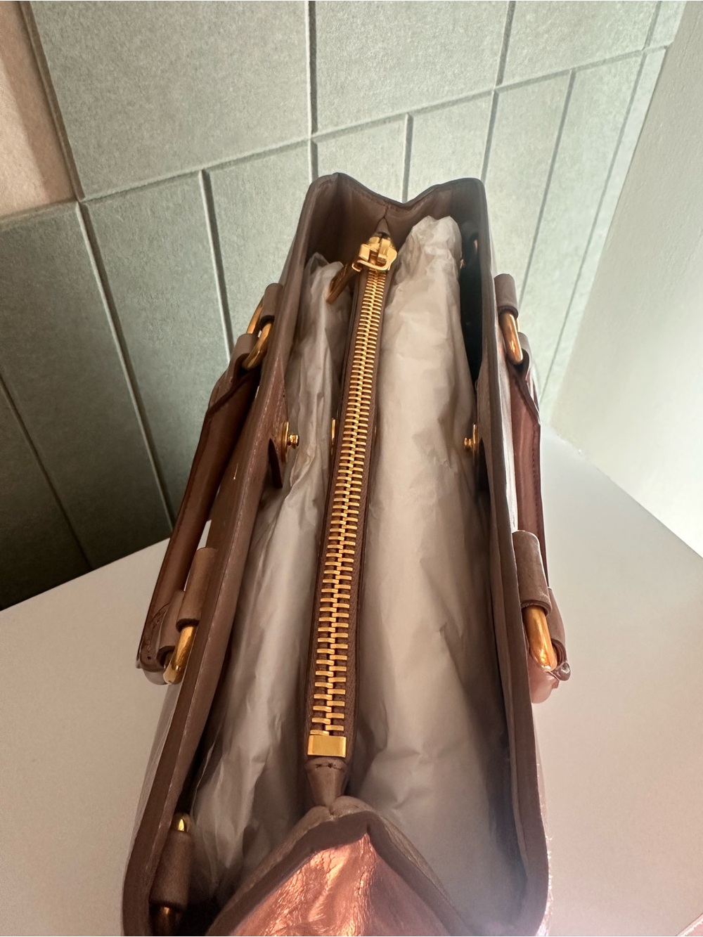Prada taupe leather tote with gold hardware - Picture 3 of 7